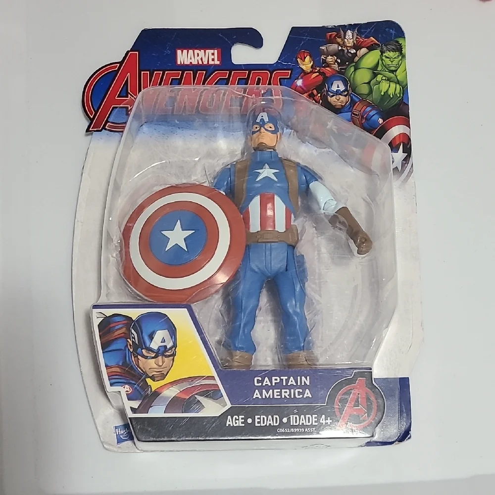 Marvel Avengers Captain America Figure with‎ Shield New In Box